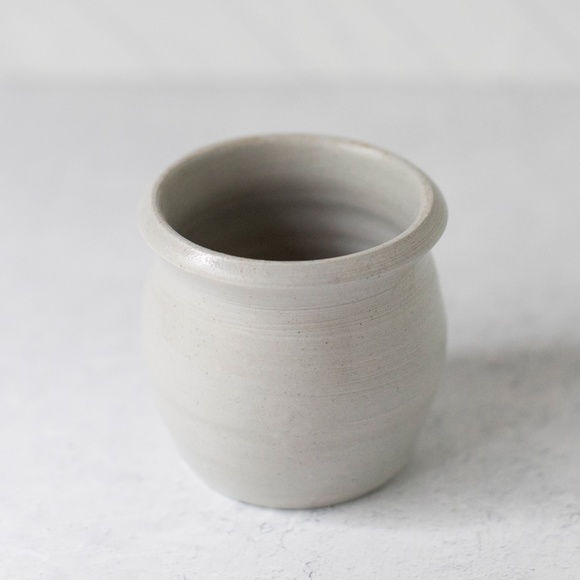 Williamsburg Pottery salt glazed small jar crock blue leaves - Picture 3 of 6